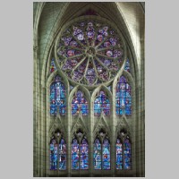 Soissons, photo Mattana, Wikipedia, La verrière du croisillon nord. La rosace date du début du XIVe siècle.JPG